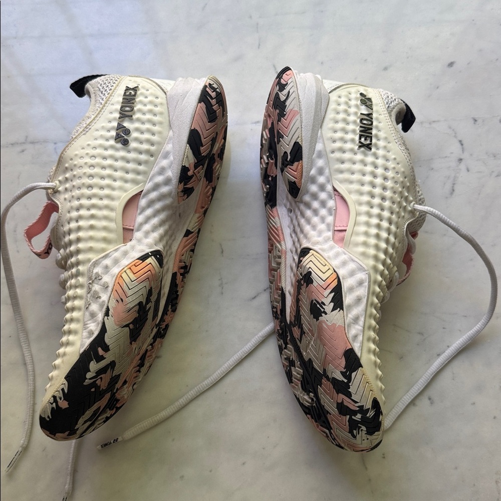Yonex Tennis Sneakers size 8 - Picture 2 of 4